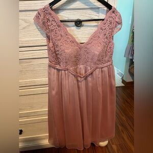 Elegant Lace Dress in Soft Pink